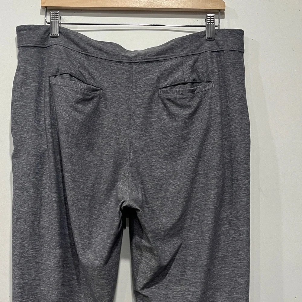 Lululemon Jogger Crop Heathered Grey size XL - Picture 6 of 8